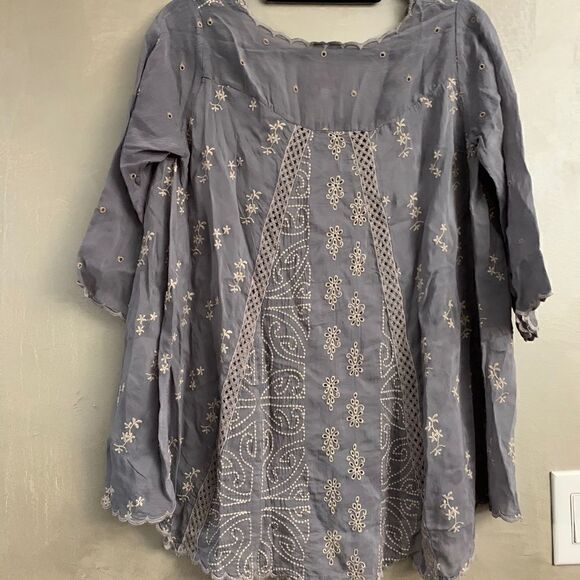 Johnny Was Ridden Embroidered Scallop Trim Blouse - Picture 2 of 2